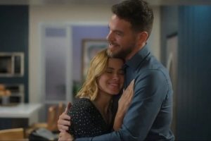 Lumiar (Carolina Dieckmann) e Theo (Emílio Dantas) em Vai Na Fé