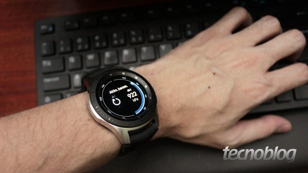 Galaxy Watch 1 recebe atualização de software cinco anos após seu lançamento (Imagem: Emerson Alecrim/Tecnoblog) 