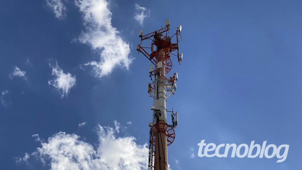 Torre de telefonia celular. Foto: Lucas Braga/Tecnoblog