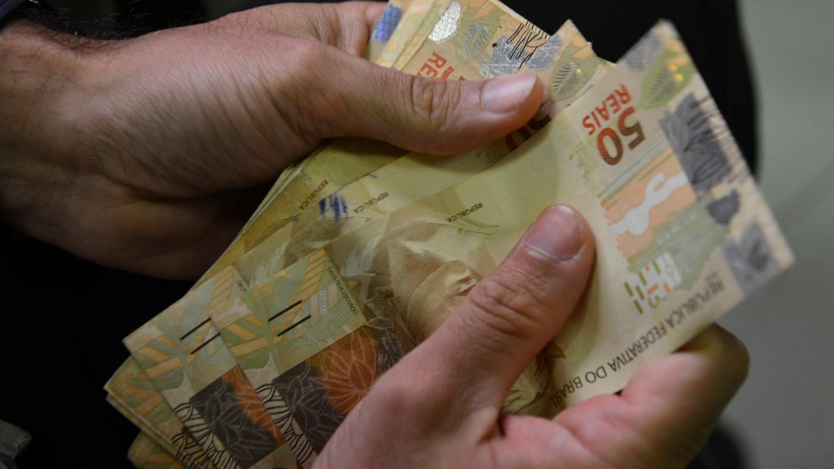Qual o valor do salário mínimo de 2024 divulgado pelo governo? Entenda a proposta de R$ 1.421