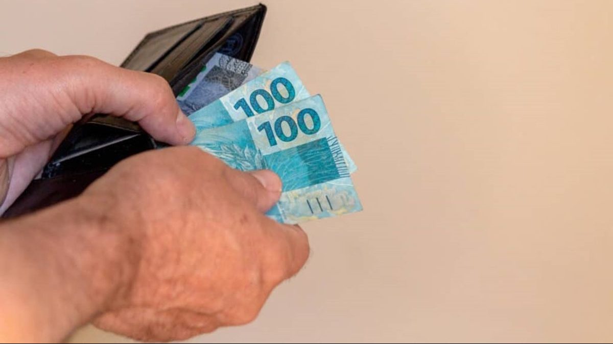 Governo revela reajuste de R$ 90 no salário mínimo e novo valor é de R$ 1.502