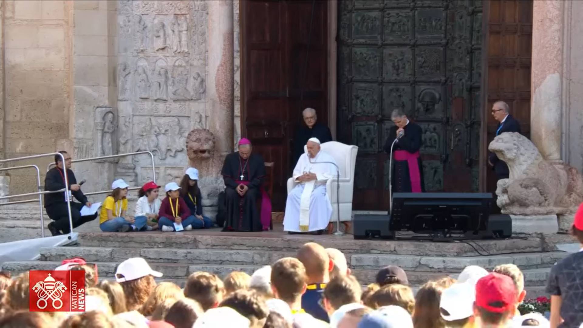 segundo encontro do Papa no âmbito de sua Visita Pastoral a Verona neste sábado, 18, foi com as crianças e adolescentes na Praça da Basílica de São Zeno